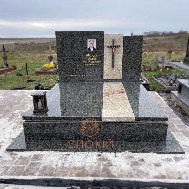 Пам'ятник Є48