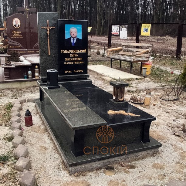 Одинарний пам'ятник Є73