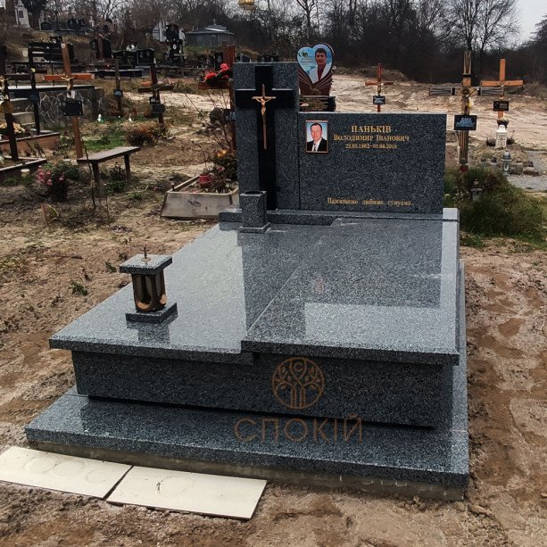Подвійний пам'ятник Є21