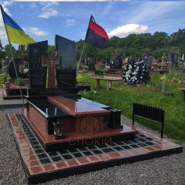 Пам'ятник військовому А07