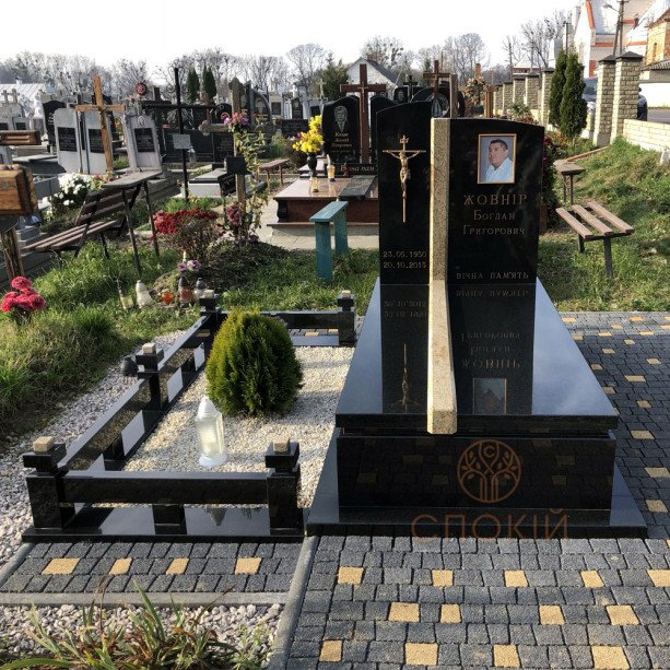 Одинарний пам'ятник С03