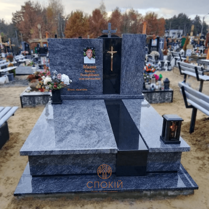 Є102