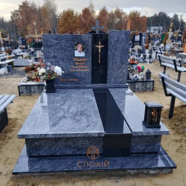 Пам'ятник Є102