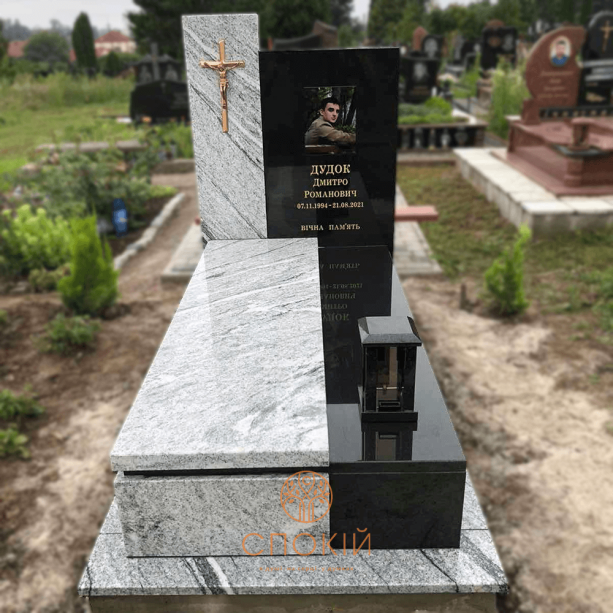 Пам'ятник Є83